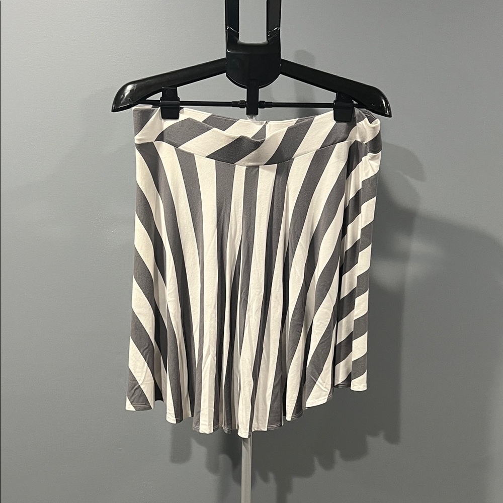 NY&CO Gray and White Striped Skater Skirt